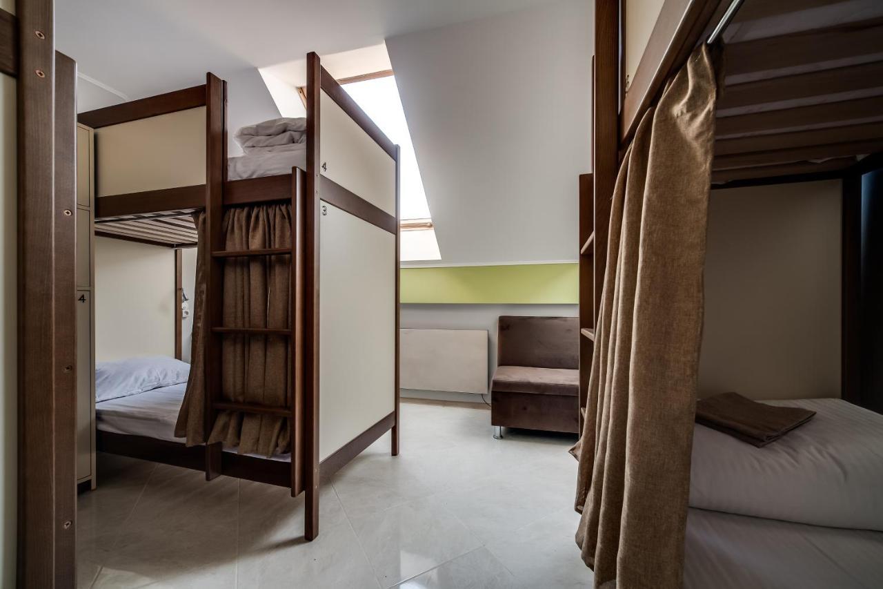 Ostriv Hostel Lviv Bagian luar foto