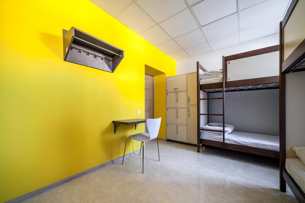 Ostriv Hostel Lviv Bagian luar foto