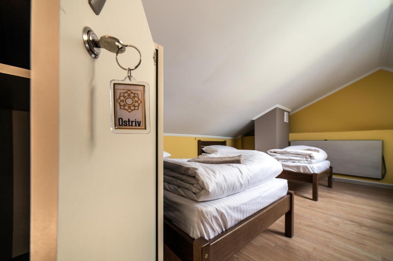 Ostriv Hostel Lviv Bagian luar foto