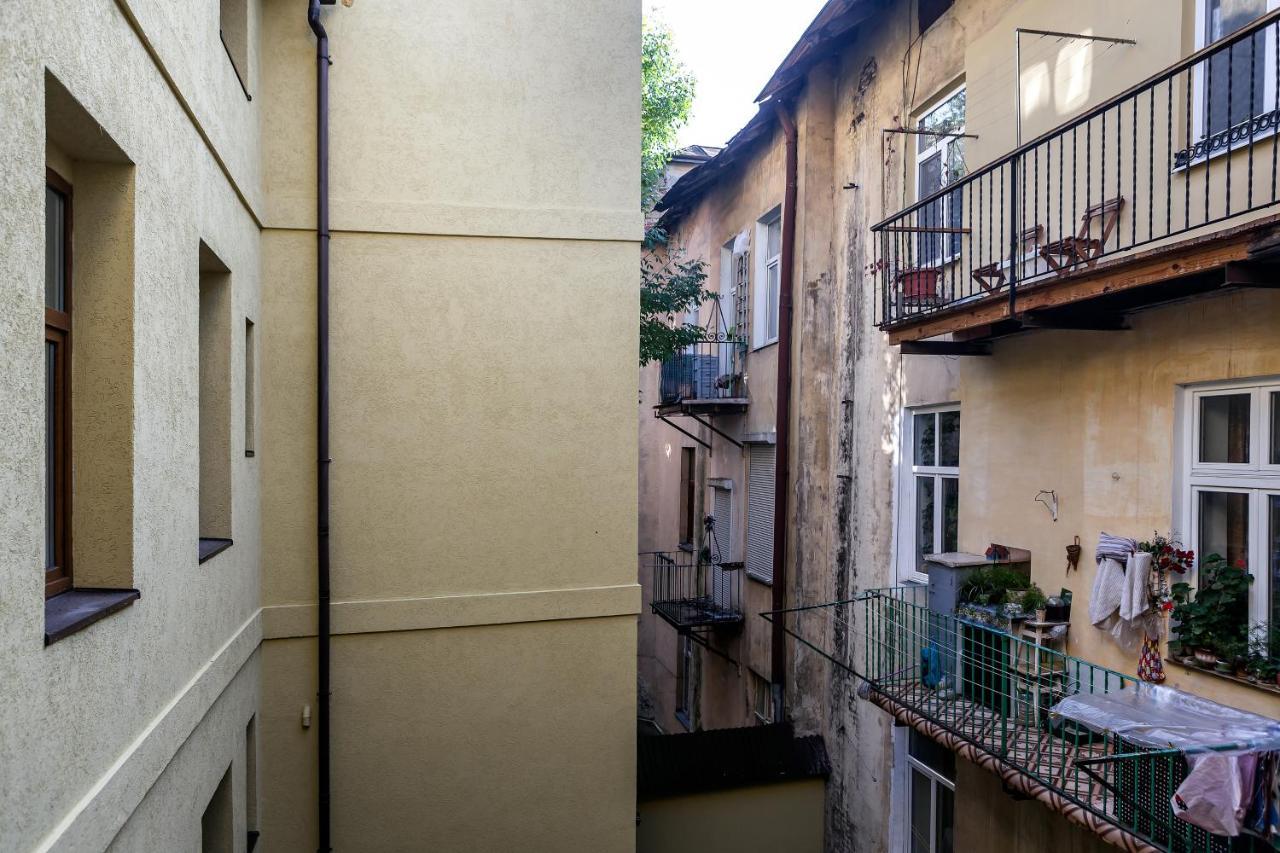 Ostriv Hostel Lviv Bagian luar foto