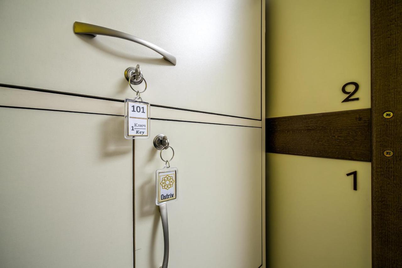 Ostriv Hostel Lviv Bagian luar foto