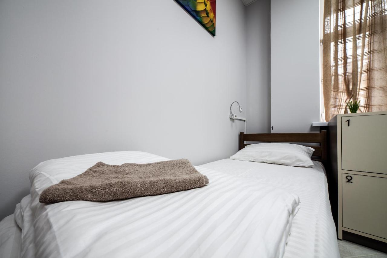 Ostriv Hostel Lviv Bagian luar foto