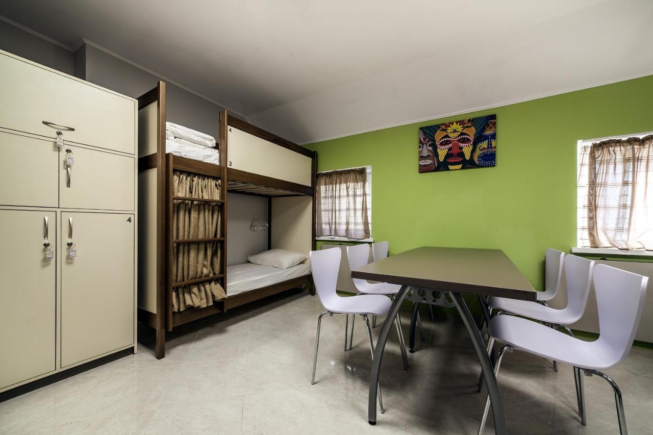 Ostriv Hostel Lviv Bagian luar foto