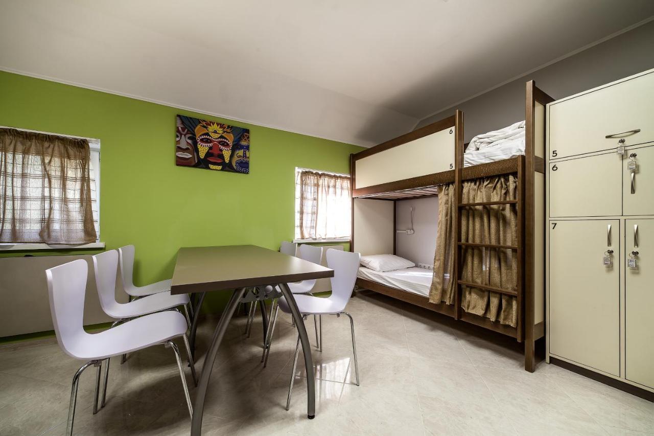 Ostriv Hostel Lviv Bagian luar foto