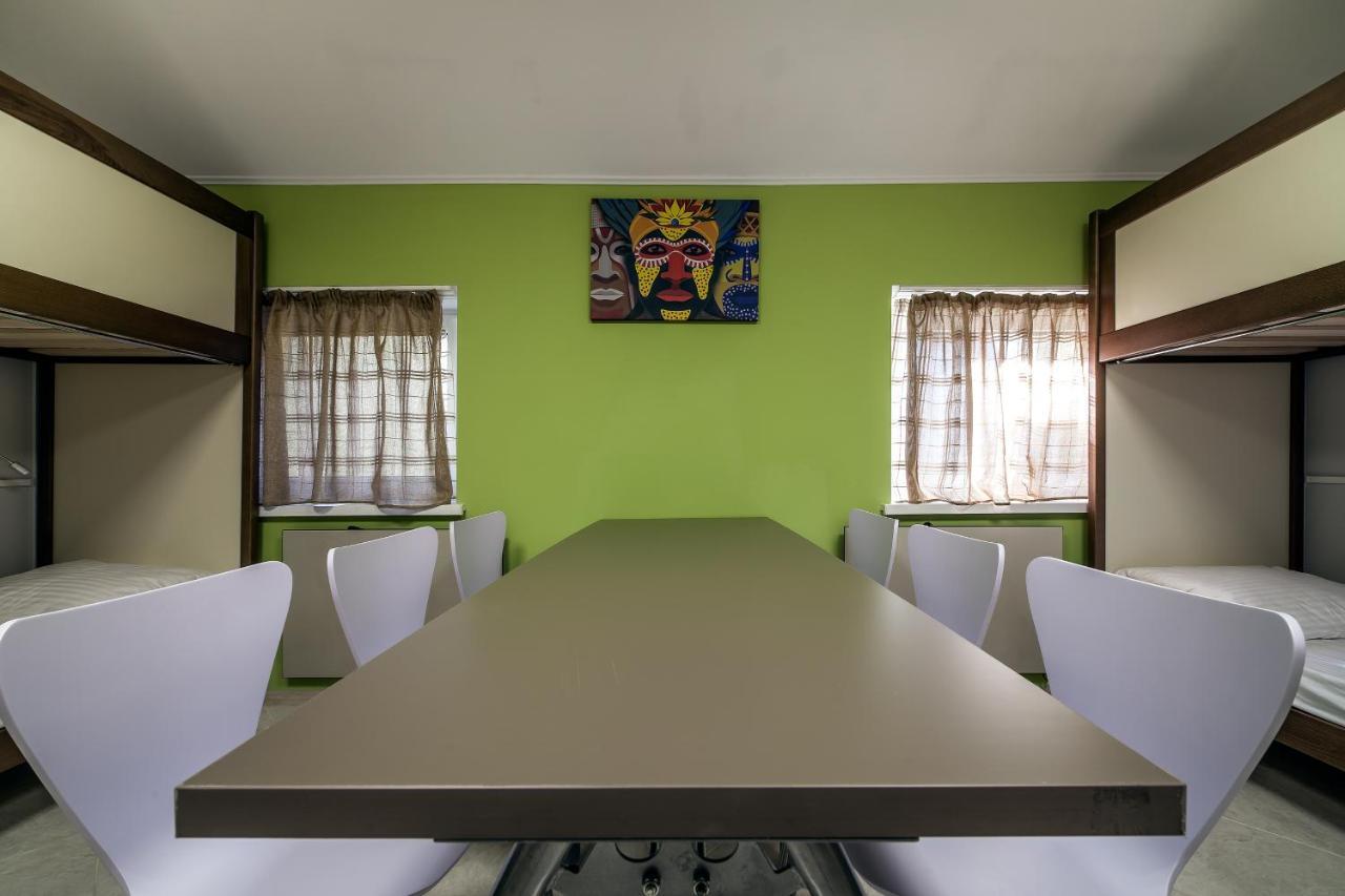 Ostriv Hostel Lviv Bagian luar foto