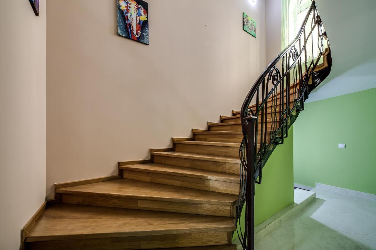 Ostriv Hostel Lviv Bagian luar foto