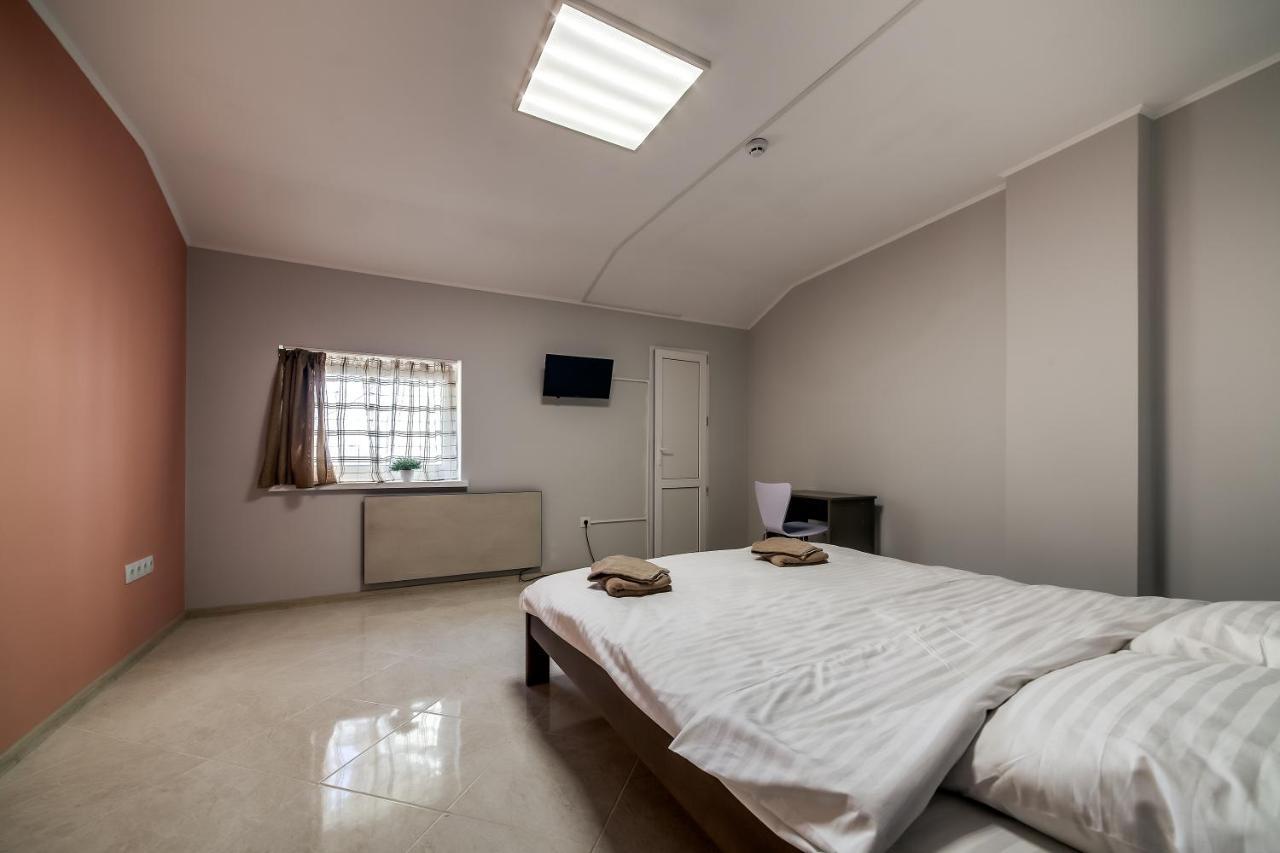 Ostriv Hostel Lviv Bagian luar foto