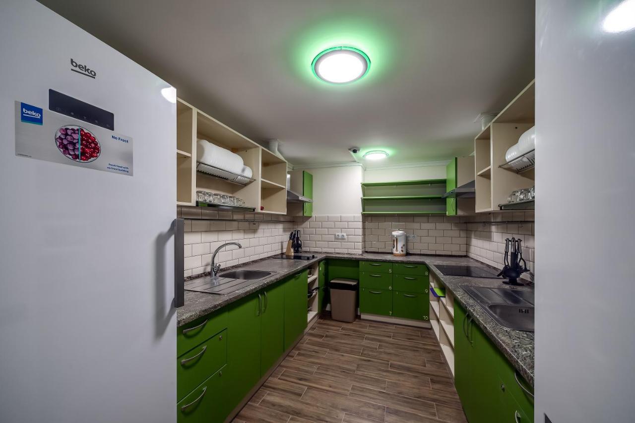 Ostriv Hostel Lviv Bagian luar foto